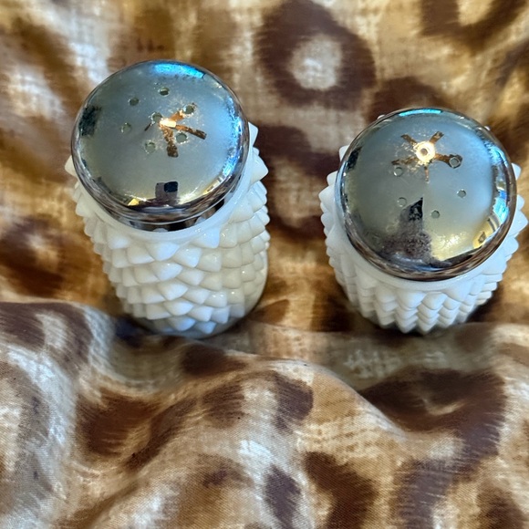 Fenton White Hobnail Salt and Pepper Shakers with Silver Tops EUC - Picture 10 of 16
